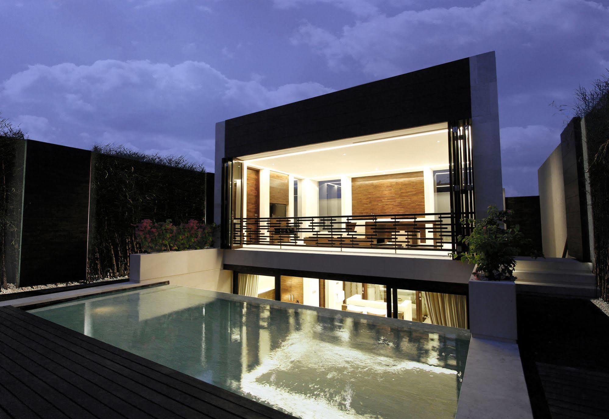 eqUILIBRIA Seminyak - CHSE Certified Villa Bagian luar foto